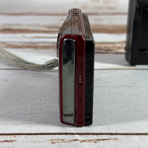 Nikon Coolpix S60 10MP Red w/Batt Charger - Picture 3 of 6